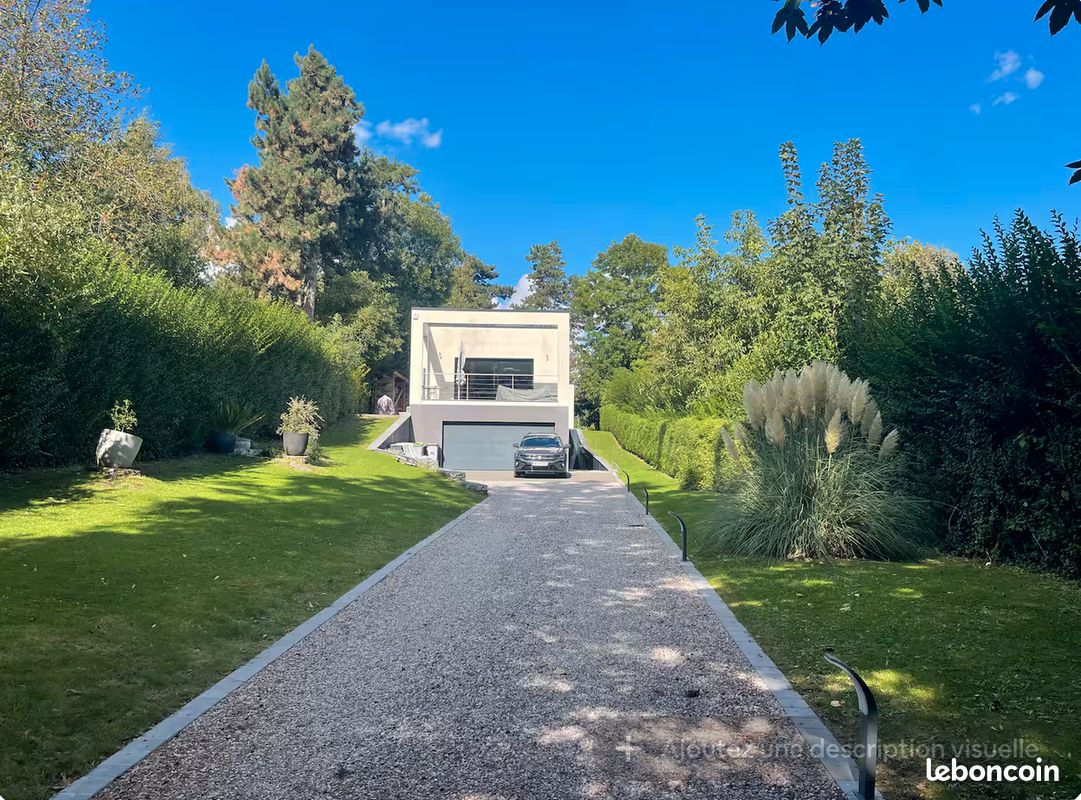 Maison 5 pièces 208 m² · à Sainghin-en-Mélantois · 208 m² · 829 000 €