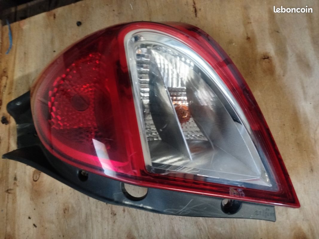 Feu Arrière Droit Pour Renault Clio III Phase 2 (2009-2014) - Compatibilité OEM 8200886946, Installation Facile
