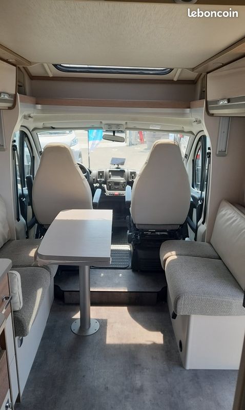 Camping-car Dethleffs trend T 7057 DBL lit central et salon face à face 7.40m (image 8)