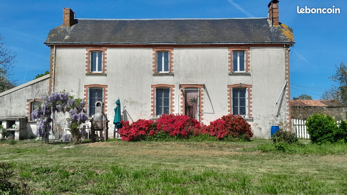 Maison 5 pièces 130 m² · à Montournais · 130 m² · 130 000 €