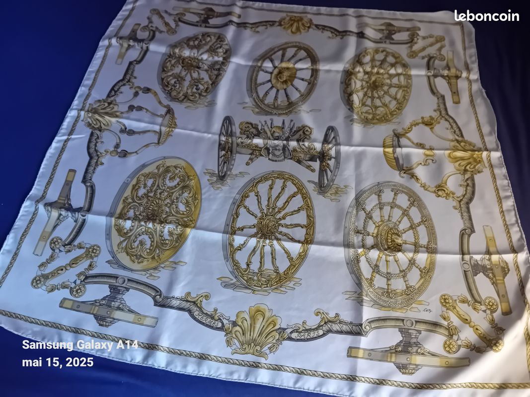 Foulard HERMES (image 1)