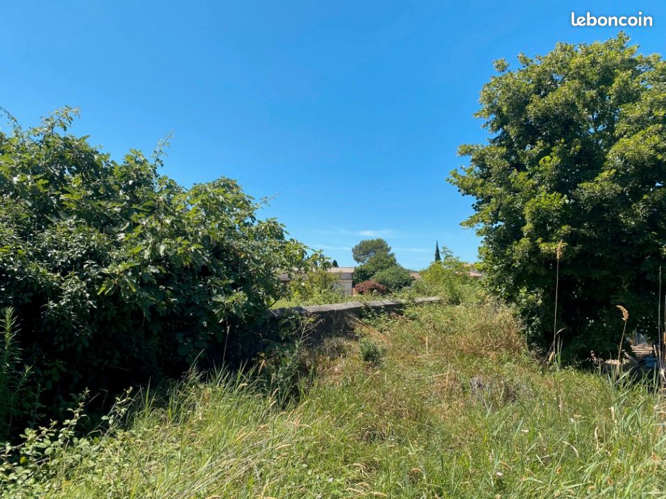 Terrain 350 m² · à Cuers · 190 000 €