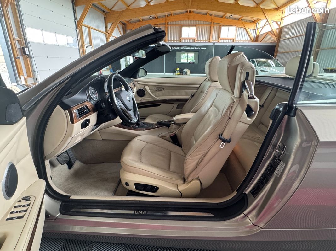 BMW SERIE 3 CAB E93 330i Luxe A (image 28)