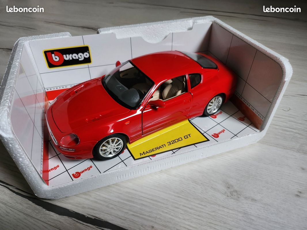 Burago SB 1/18 - Maserati 3200 GT Bleue 1998