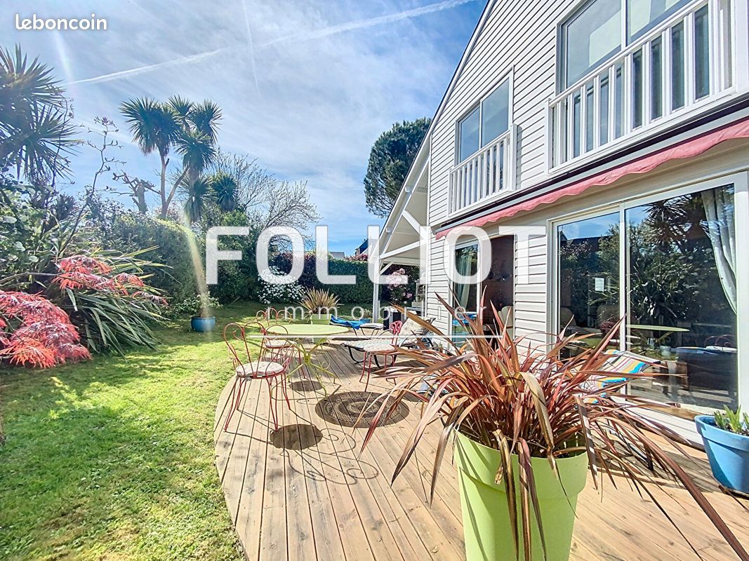 Maison 8 pièces 140 m² · à Coudeville-sur-Mer · 140 m² · 480 000 €
