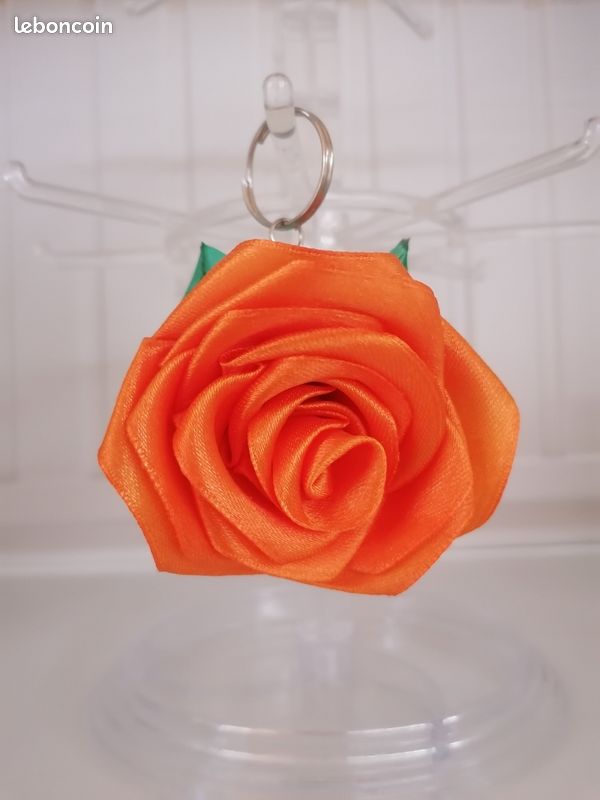 Porte clé rose, orange (image 1)
