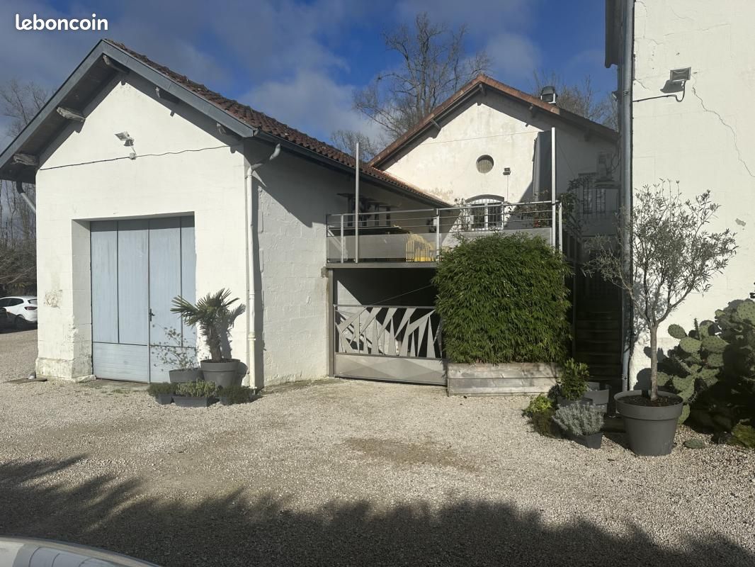 Maison 14 pièces 425 m² - Jarnac 16200 (image principale 3)