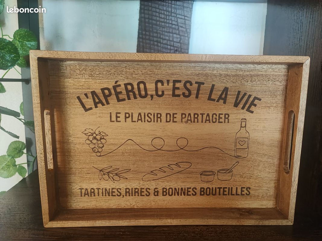 Plateau de service en bois gravé Petit format (image 1)