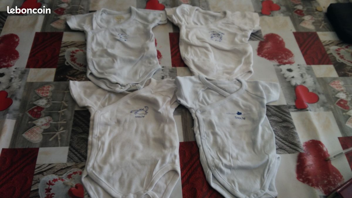 Gros lot vetements fille taille 1 mois N27 (image 1)