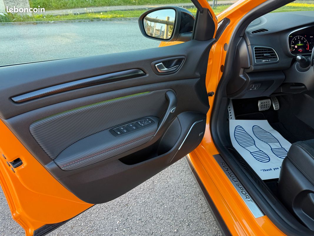 RENAULT MEGANE IV BERLINE TCe 300 EDC R.S. Trophy (image 9)