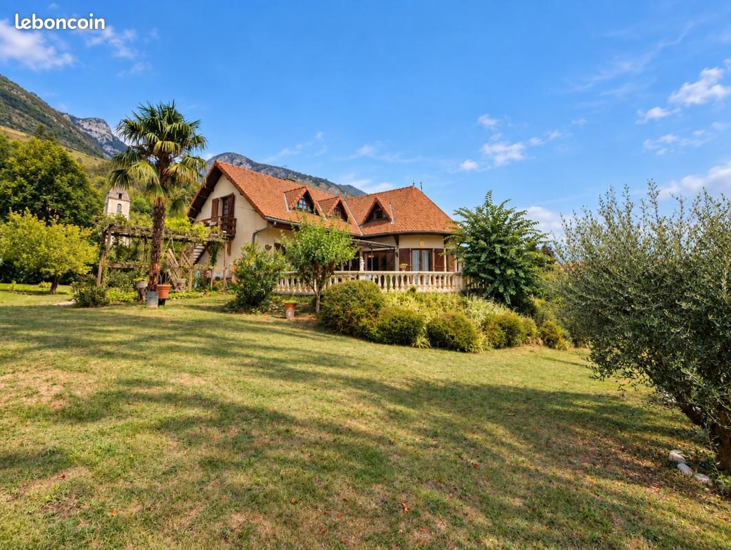Maison 7 pièces 200 m² · à Le Gua · 200 m² · 589 000 €