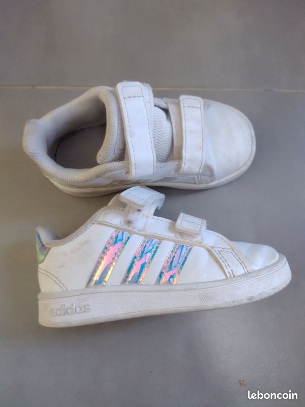 Chaussures bébé adidas taille 22 Chaussures
