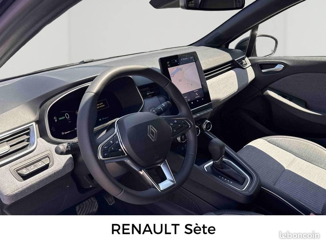 RENAULT Clio E-Tech full hybrid 145 ch GSR2 Techno (image 13)