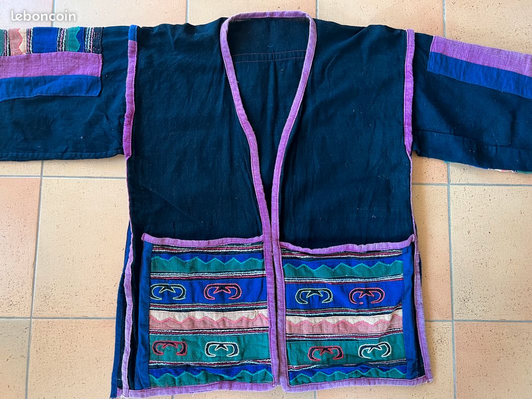 Veste Vintage Ethnique Hmong avec Broderie et Appliqué d’Asie du Sud-Est (image 1)