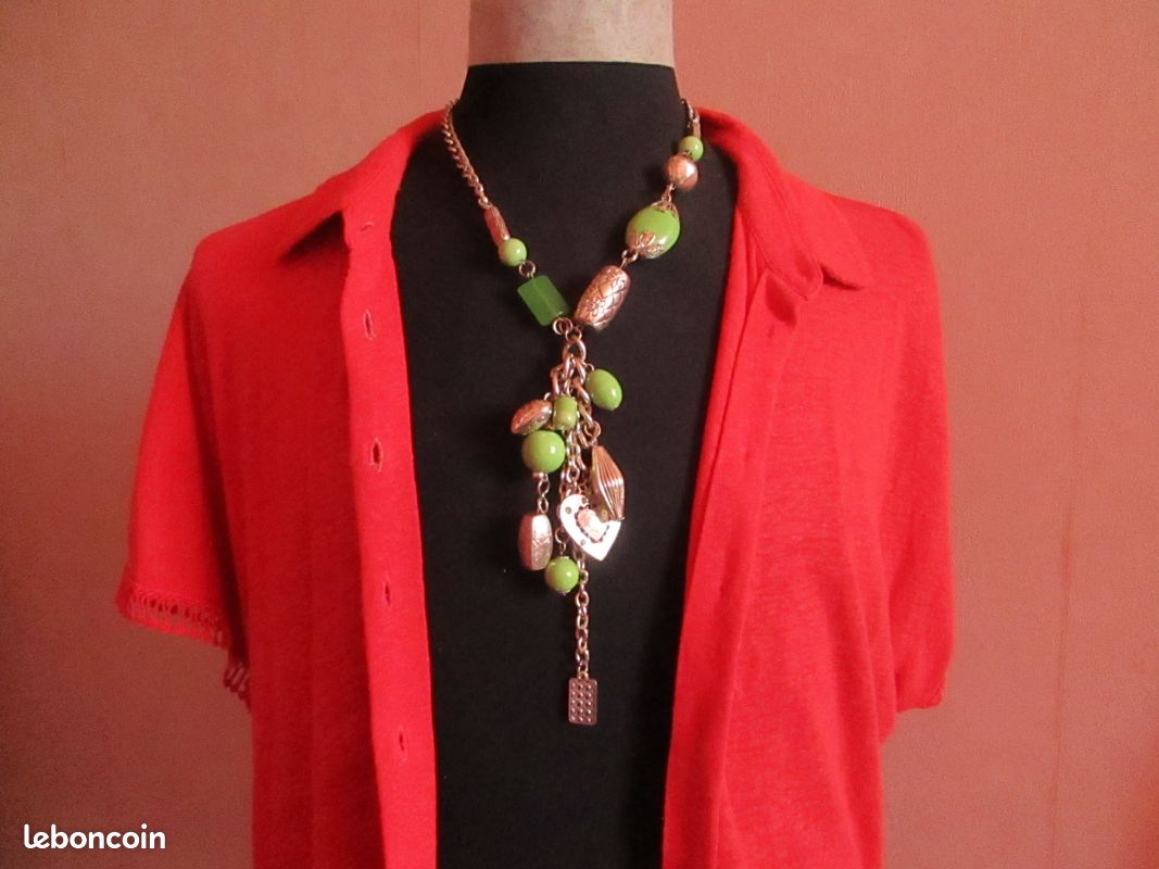 COLLIER fantaisie de créateur,élégant, vintage argenté et pendeloques pierres vertes, 53 cm (image 1)
