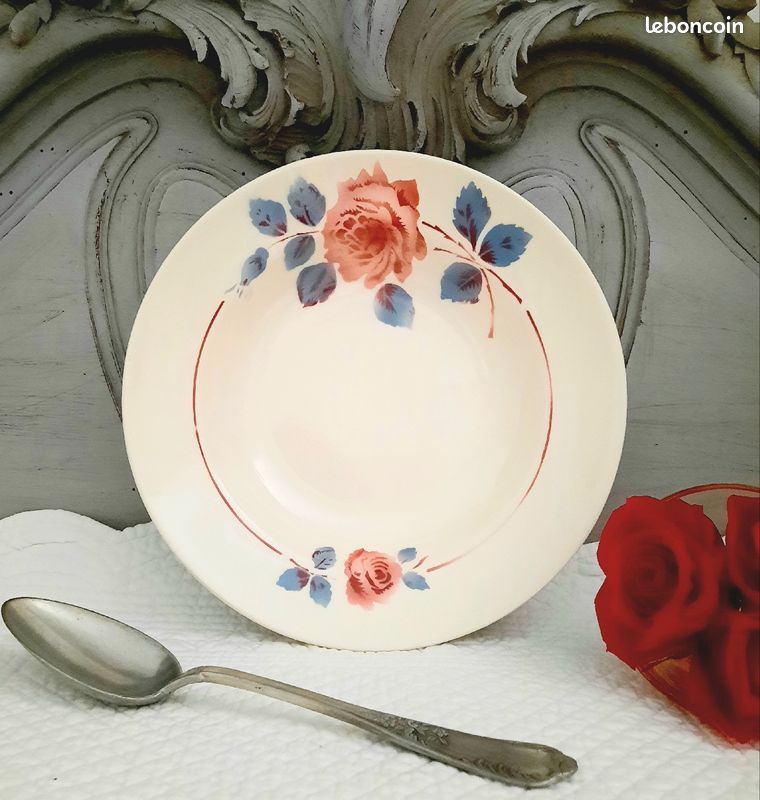 Assiettes creuses anciennes en faïence (image 3)