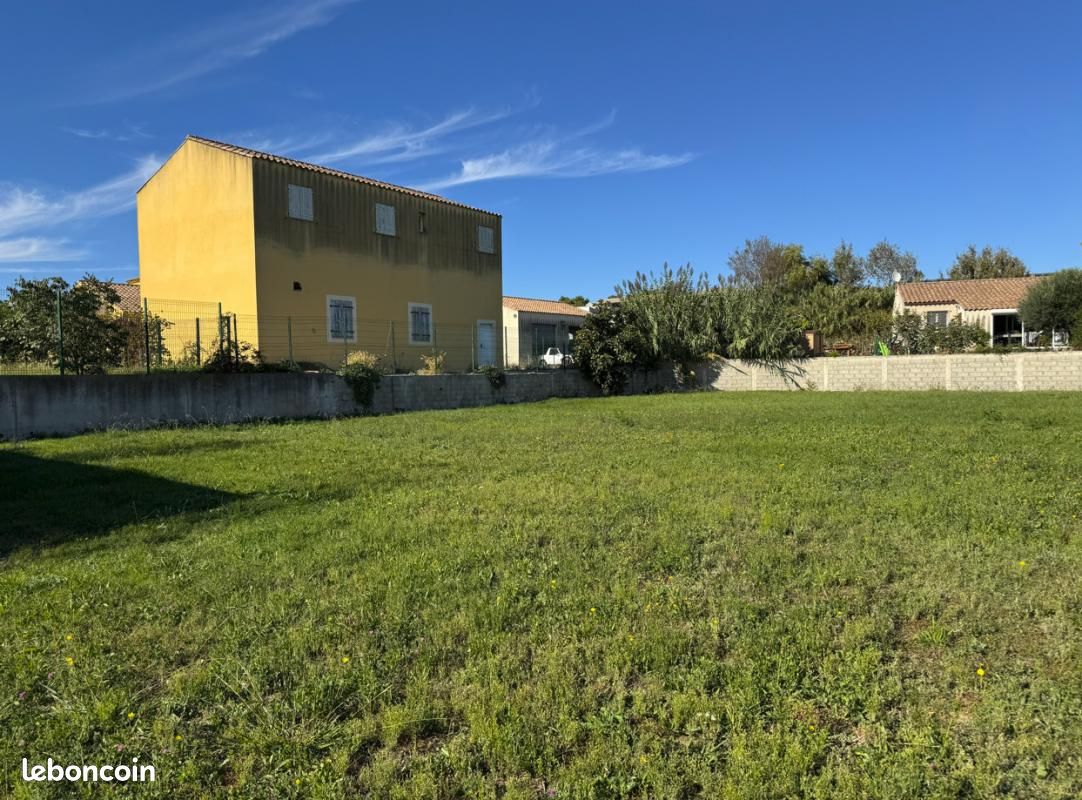 Terrain 400 m² Beaucaire (image 1)