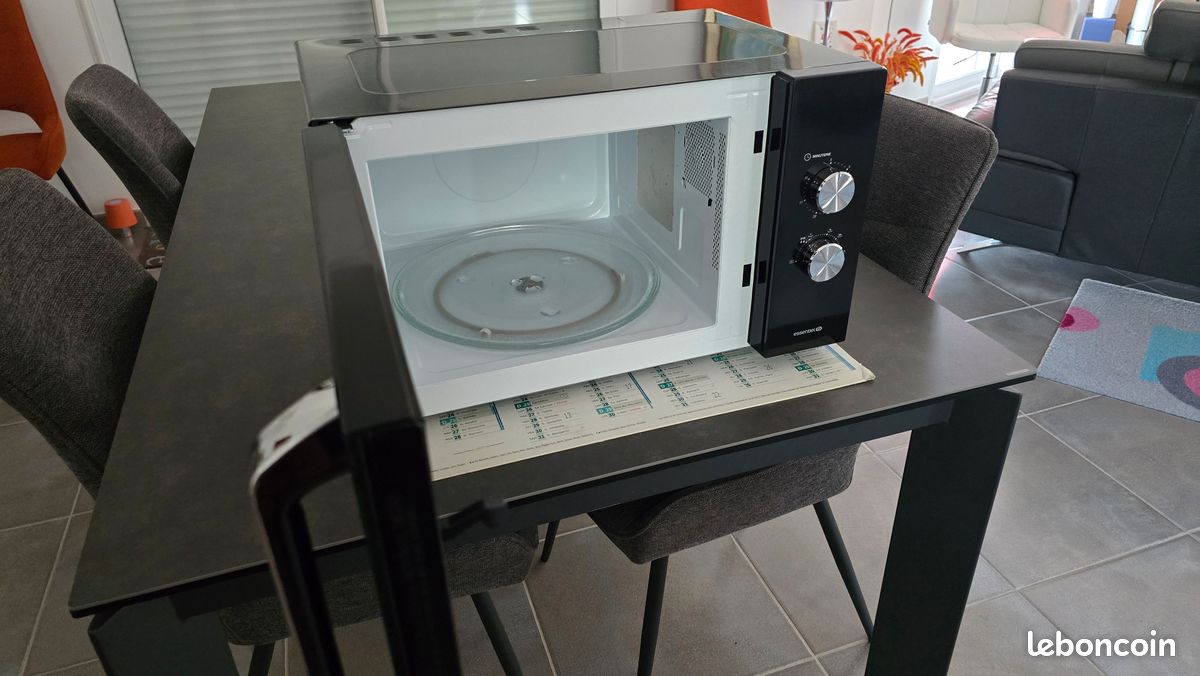 Four Micro Onde 28 Litres 900w (image 5)