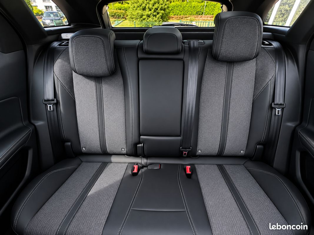 Peugeot 3008 hybrid 225 E-EAT8 Allure Pack 4 (image 15)