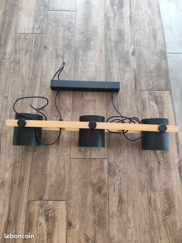 Joli luminaire / rampe 3 spots en bois clair et métal noir (image 2)