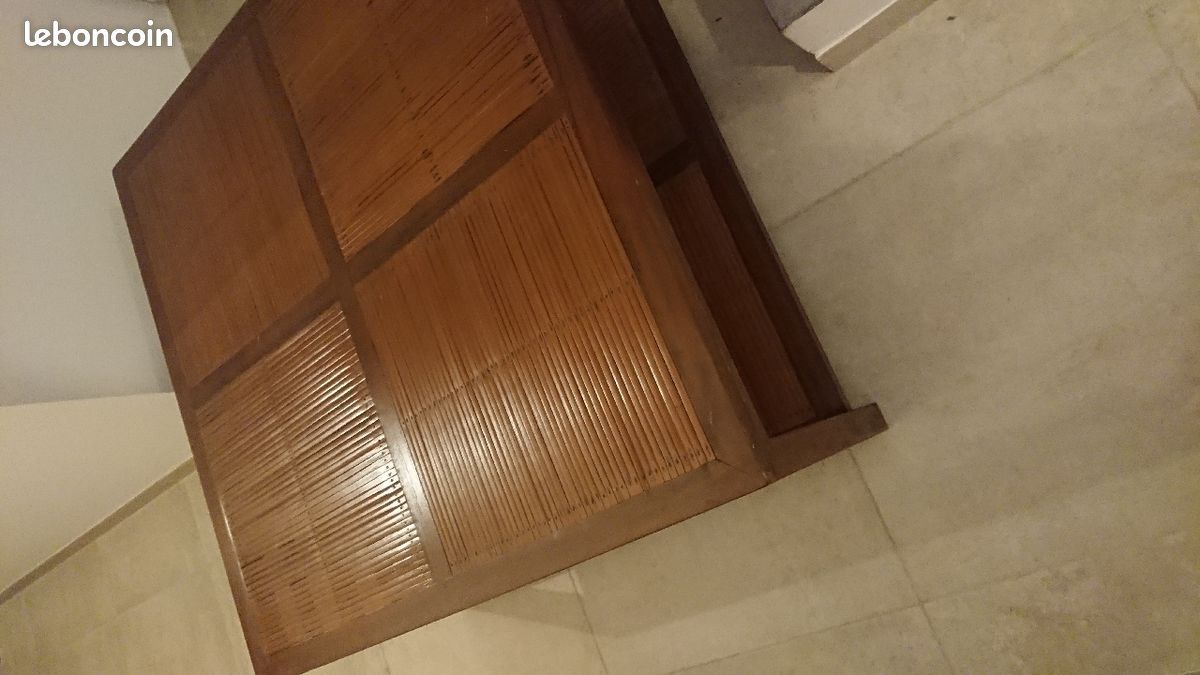 Table en bois exotique (image 2)