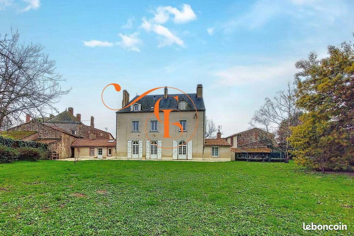 Maison 10 pièces 251 m² · à Saint-Mars-de-Coutais · 251 m² · 775 000 €