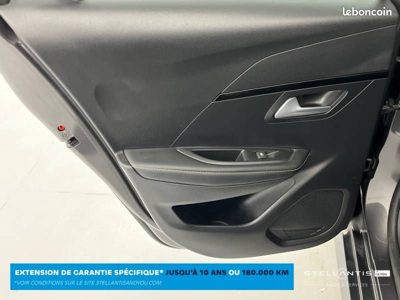 Peugeot 208 PureTech 100 S&S EAT8 GT (image 32)
