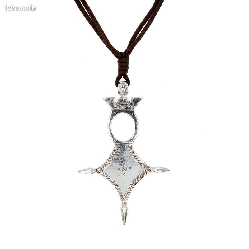 Pendentif Vintage Forme Fibule (épingle) Scooter Paris - Métal Argenté - Occasion