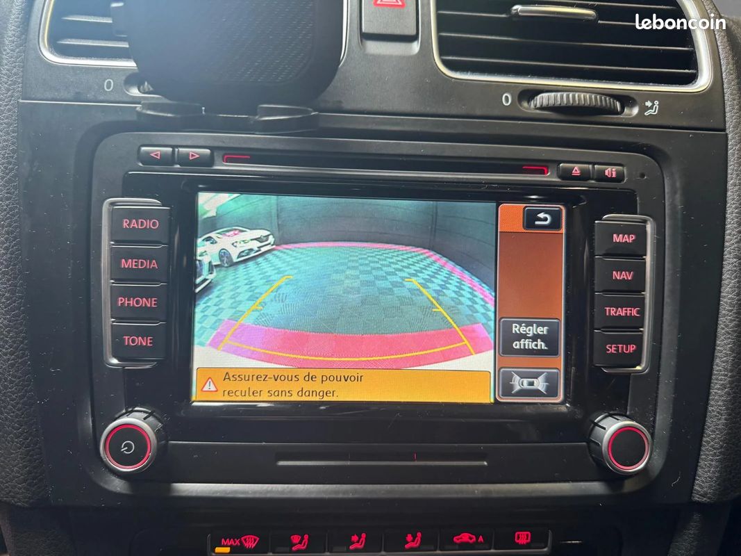 Volkswagen GOLF 6 GTI 2.0 TSI DSG Adidas / Dynaudio / Toit ouvrant panoramique / Sièges Chauffants (image 41)