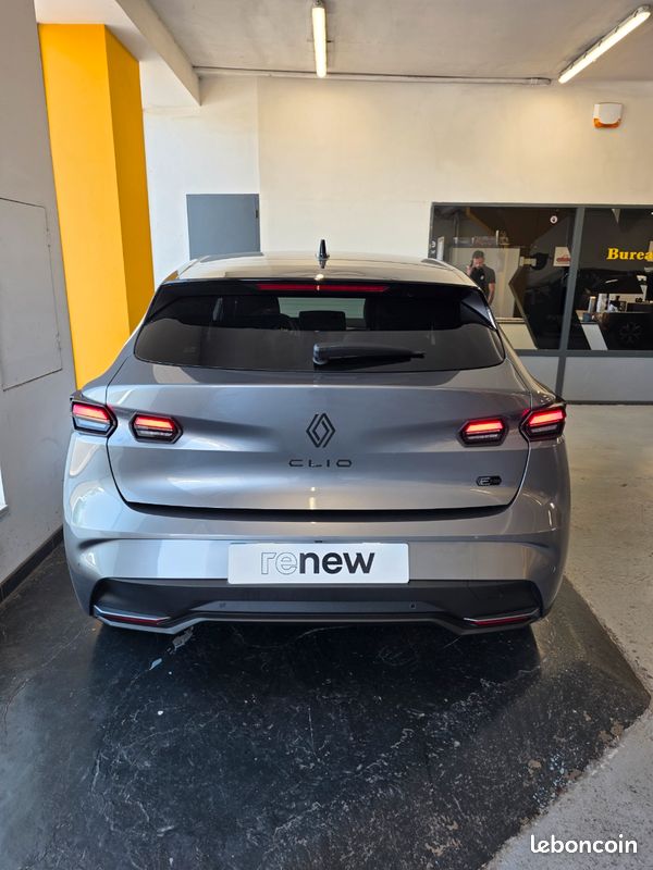 Nouvelle clio / clio 6 esprit alpine full hybrid 160 (image 5)