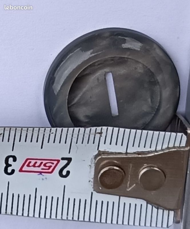 Lot De 19 Boutons Vintage Gris Lumineux à 4 Trous - Diamètre 1,8 Cm, Réf. 2377 - Occasion