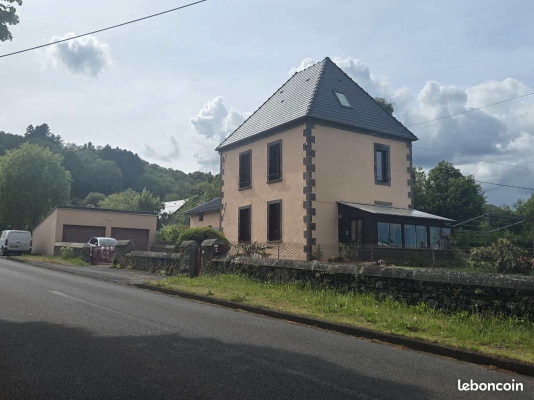 Maison 5 pièces 100 m² · à Saint-Bonnet-près-Orcival · 100 m² · 297 000 €