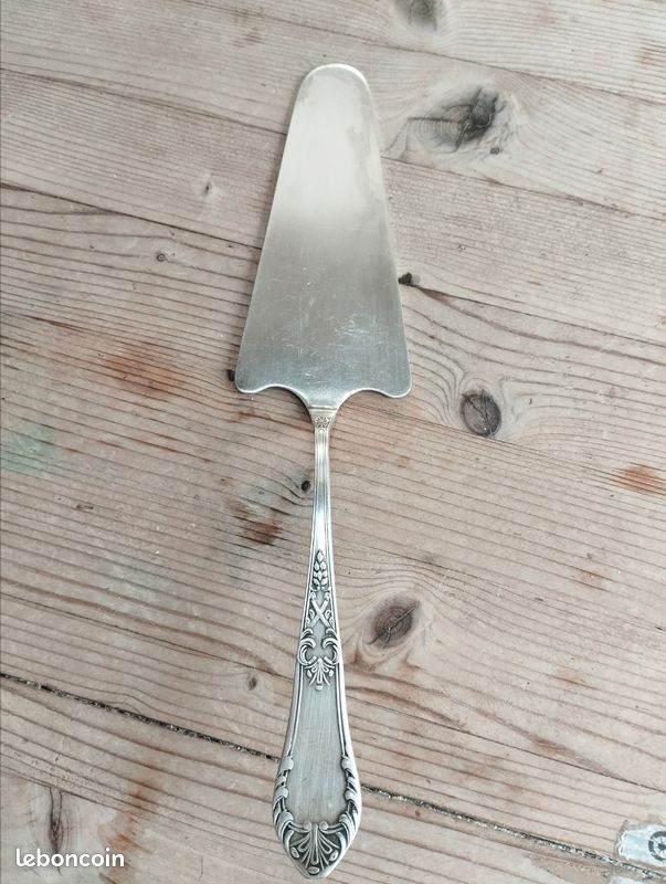 Pelle à gâteau ancienne en plaqué argent poinçon 60 (image 1)