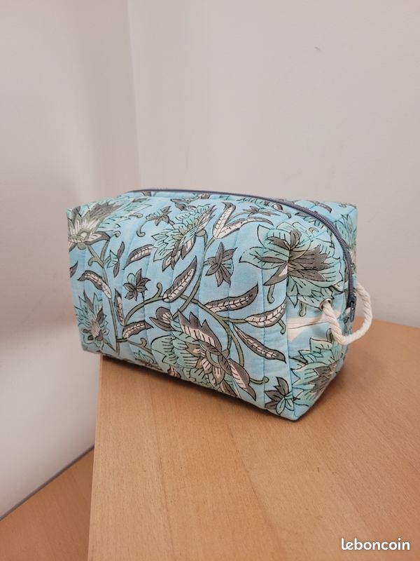 Trousse de toilette matelassée (image 1)