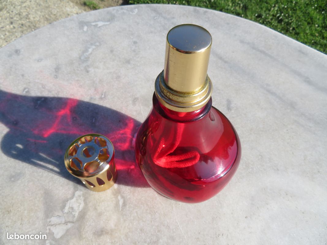 Lampe Berger En Verre Rouge - Occasion, Fonctionnelle, Marque Lampe Berger, Origine France