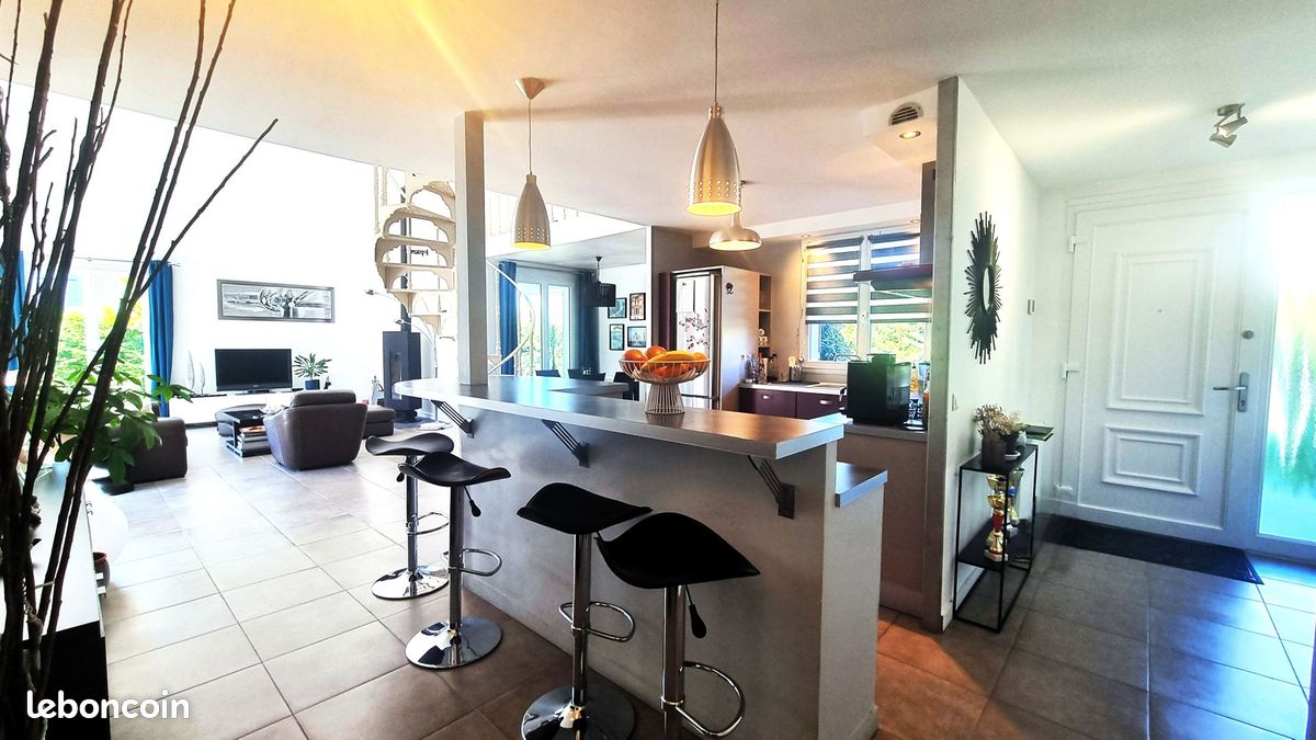 Maison 8 pièces 193 m² · à Ozoir-la-Ferrière · 193 m² · 650 000 €