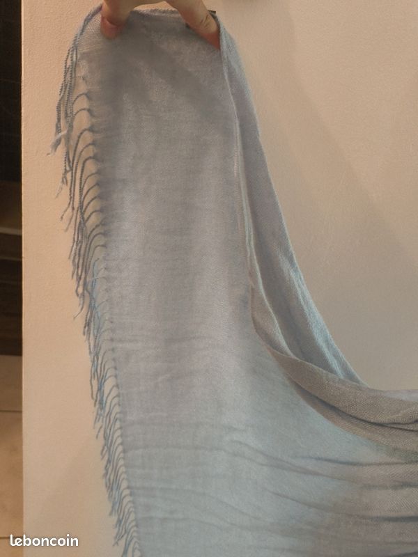 Écharpe bleu ciel (image 2)