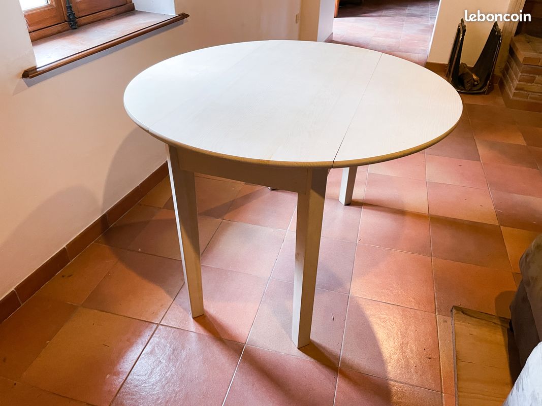 Table ronde à rallonges en bois massif cérusé blanc diamètre 110 cm (image 2)