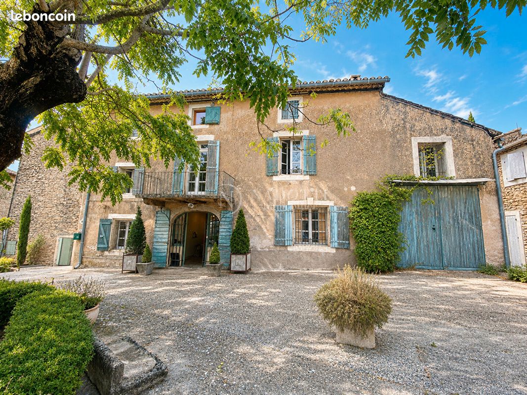 Maison 9 pièces 260 m² · à Cabrières-d'Avignon · 260 m² · 880 000 €