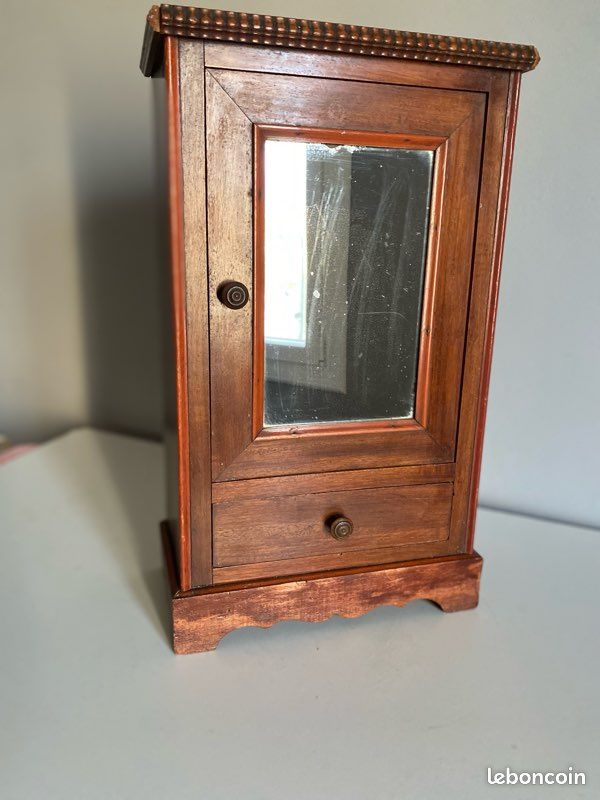 Petite armoire fait maison (image 1)