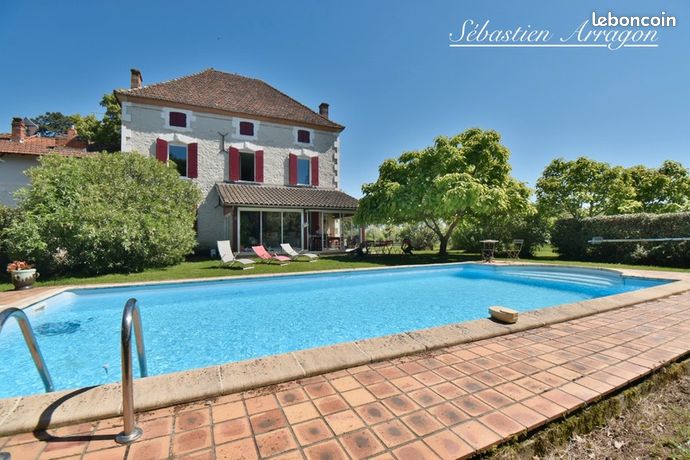 Maison 8 pièces 270 m²