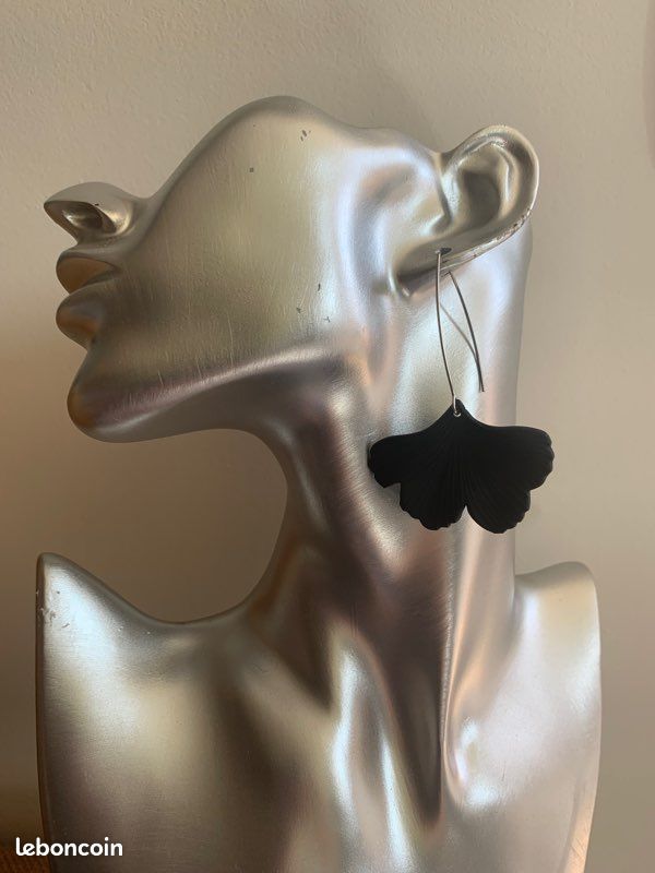 Boucles d’oreilles feuilles en acrylique sur longues attaches (image 1)