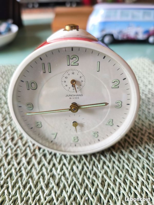 Magnifique ancien réveil Junghans en nacre (Défectueux) à pour CHF 16