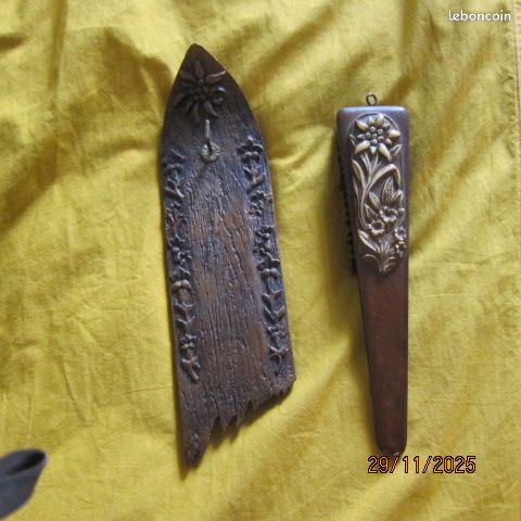 Brosse à vêtements sur support bois, bon état (image 3)