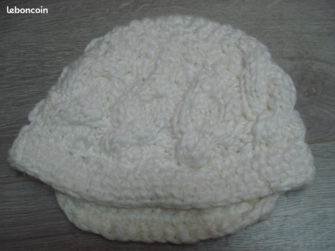 Bonnet blanc avec petite visière tour de tête 38 cm (image 2)