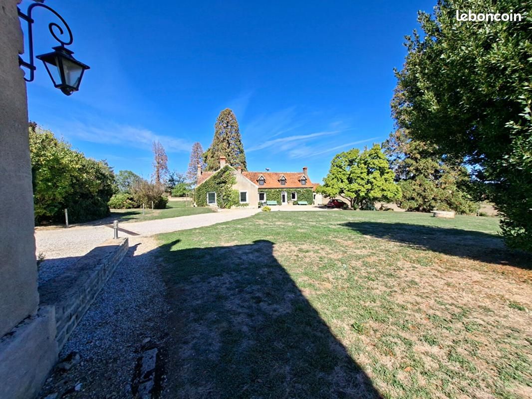 Maison 5 pièces 225 m² · à Marly-sur-Arroux · 225 m² · 450 000 €