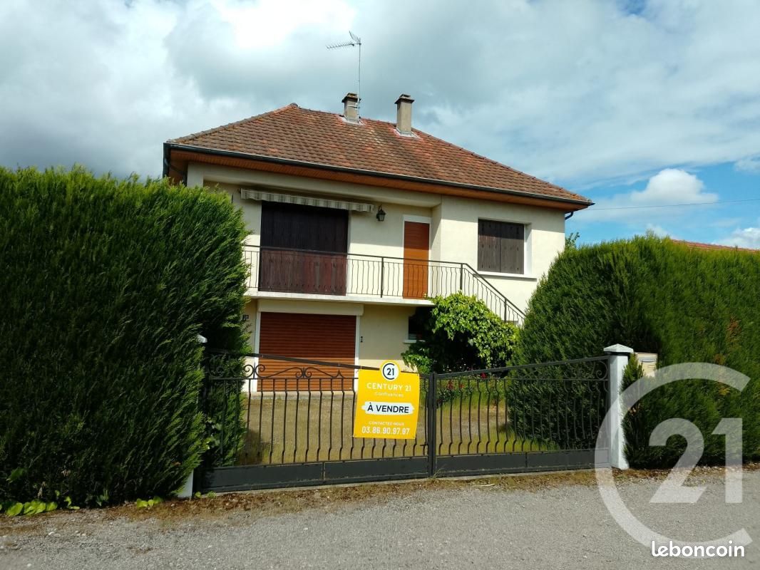 Maison 3 pièces 73 m² · à Lurcy-Lévis · 73 m² · 69 000 €