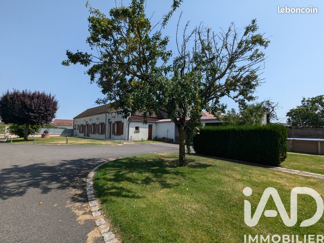 Propriété 8 pièces 200 m² (image 1)
