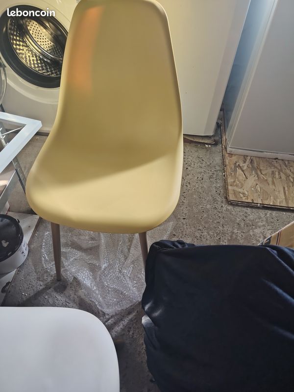 Lot de trois chaises scandinaves (image 2)