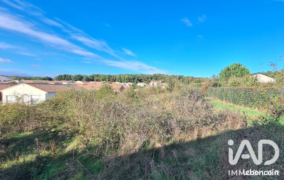 Terrain 719 m² · à Ligugé · 719 m² · 54 330 €